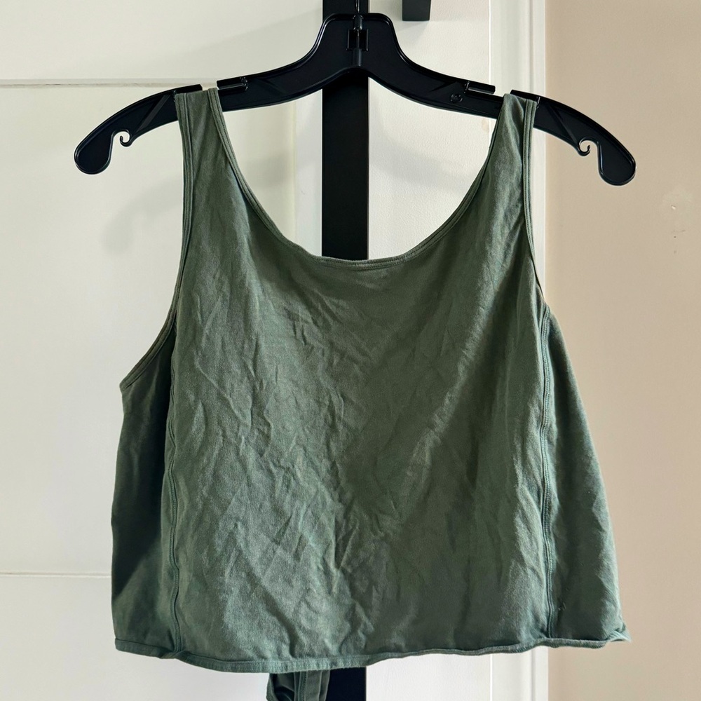 lululemon tie, open back crop tank!